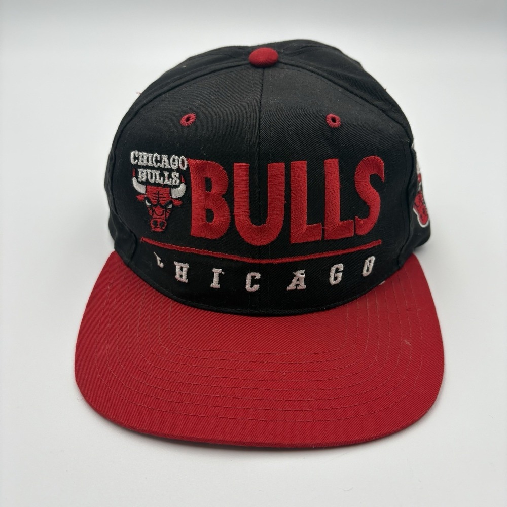 Vintage Adidas Chicago Bulls Snapback Hat NBA Red Black Embroidered Cap